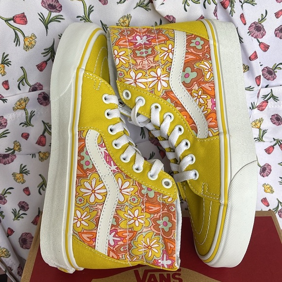 Vans WMNS Sk8-Hi Tapered
Psychedelic Resort Passio
VN0A5KRUBLX
Sneakers - Picture 12 of 16